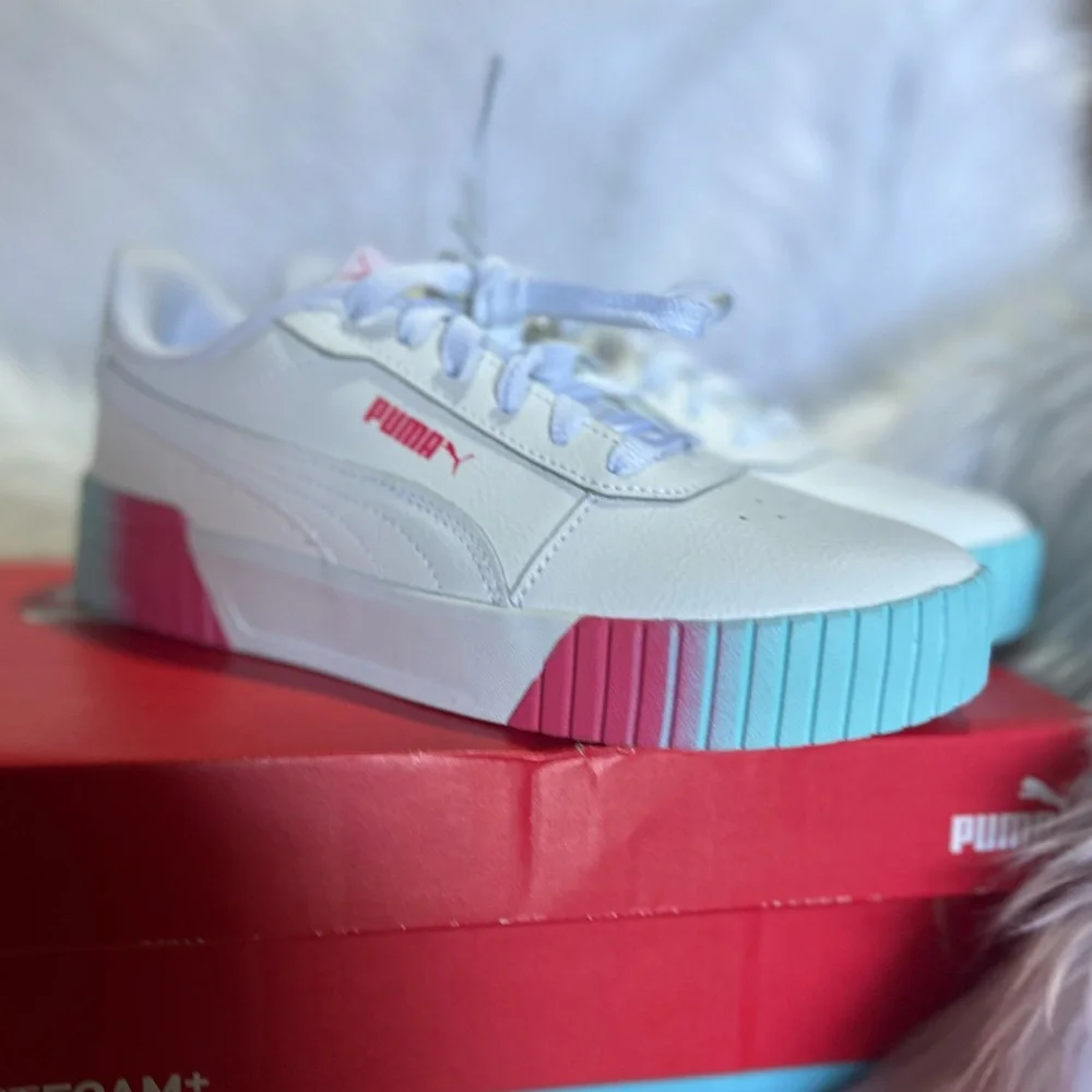 New in a box Carina 2.0 Fade JR
Lwhite-puma white-sunset pink - Picture 1 of 12